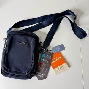 NWT Baggallini Modern Everywhere Explorer Crossbody in French Navy